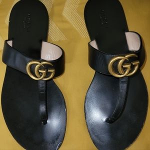 Gucci Marmont GG black leather thong sandals